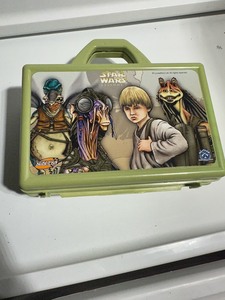 lot 238 image: STAR WARS Vintage Green Plastic Lunchbox with Characters
