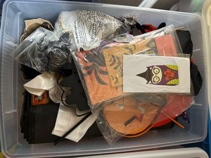 lot 292 image: Bin 3 of Halloween Decorations