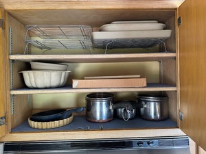 lot 86 image: Pampered Chef Cooking Pans Cooling Racks Pots and More