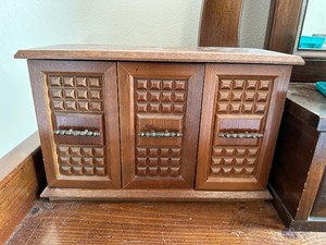 lot 71 image: Vintage Wooden Jewelry Box and Contents Earrings Necklaces Pins Rings and More