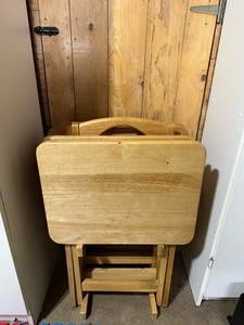 lot 219 image: TV Tray Set