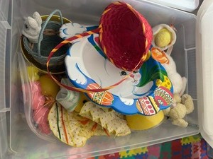 lot 286 image: Bin of Easter Decorations