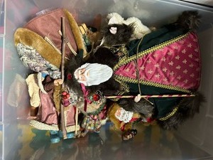 lot 289 image: Bin 3 of Christmas Decorations