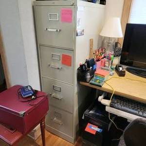 lot 122 image: 4 Drawer Steel File Hanging File Cabinet.
