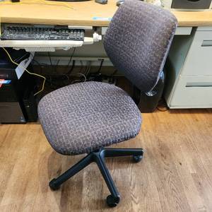 lot 123 image: Secretary Office Chair.