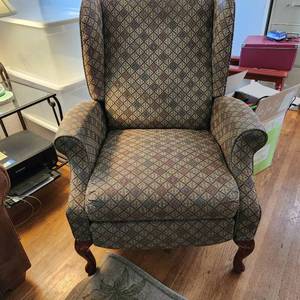 lot 133 image: Upholstered Recliner Measuring 32 x 30 x 40