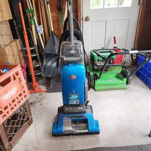 lot 426 image: Hoover Vacuum Cleaner.