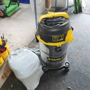 lot 441 image: Stanly WetDry Vacuum And Accessories.