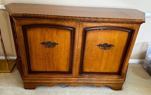 lot 30 image: Vintage Stereo Console With Penn-Crest Record Player And Radio- 51 x 18 x 28 Tall