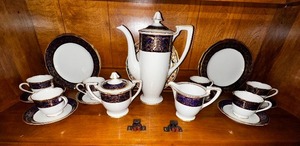 lot 33 image: Kokura Ware Japan China Set - Cobalt Blue With Gold Trim Hand Painted