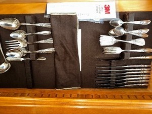 lot 40 image: Vintage Community White Orchid Silver Plated Flatware Set