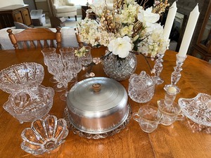 lot 43 image: Vintage Crystal Set With Set Of 6 Glasses