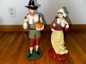 lot 163 image: Resin Pilgrim Statues, 13.5 Tall
