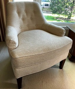 lot 1 image: 2 Vintage Cream Upholstered Chairs Made By Sherrill Made In USA- In Excellent Condition- 2ft Tall 30 Inches Wide