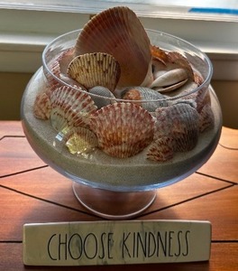 lot 7 image: Glass Bowl Of Shells - 8 Inches Tall