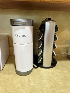 lot 83 image: Keurig K-Mini Plus Single Serve K-Cup Pod Coffee Maker with K-Cup Rack