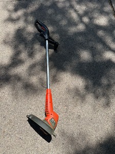 lot 302 image: Black & Decker Electric Trimmer Model ST7700