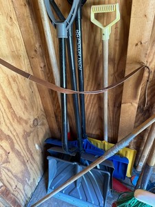 lot 307 image: Lot of Misc Snow Shovels