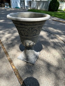 lot 321 image: Plastic Decorative Planter