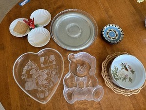 lot 70 image: Assortment of Decorative Serving TraysBowls 1