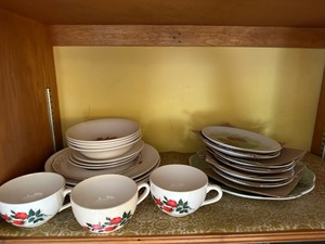 lot 73 image: Assortment of Decorative PlatesBowls Roses and Fruit