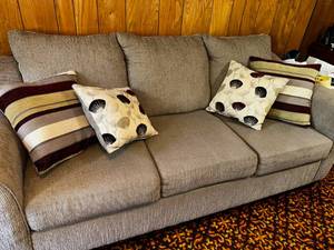 lot 231 image: Grey Couch 77 X 36 30 Tall