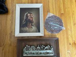 lot 154 image: MCM Last Supper 3D Wall Plaque, 20 x10.5