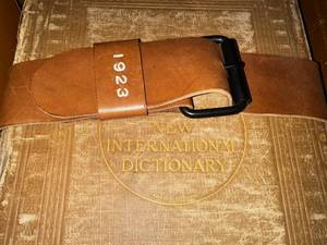 lot 210 image: Websters New International Dictionary 1923 And 1964