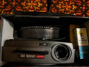 lot 211 image: Kodak Carousel 800 Projector With Slides