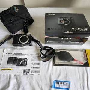 lot 117 image: Canon PowerShot 67 Camera And Case