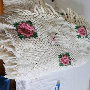 lot 144 image: Vintage Handmade Crochet 3D Pink Rose Blanket