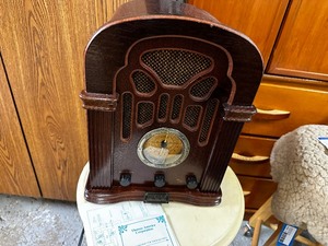 lot 336 image: Vintage Thomas Radio