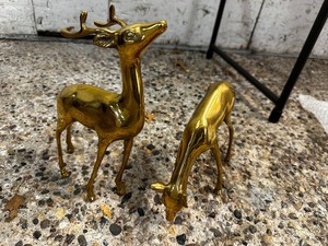 lot 364 image: Vintage Brass Colored Deers