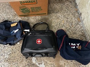 lot 248 image: Various Duffle and Travel Bags