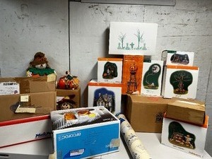 lot 244 image: Miscellaneous Halloween Decorations