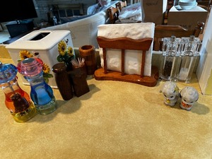 lot 390 image: Miscellaneous Kitchen Items And Salt And Pepper Shakers