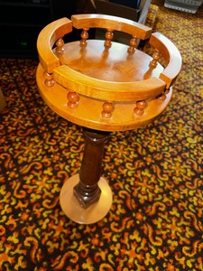 lot 214 image: Vintage Wood Ice Bucket  Plant Stand