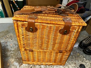 lot 253 image: Smores And Woven Picnic Sets