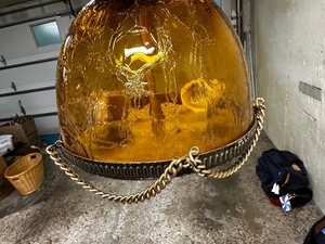 lot 255 image: Antique Glass Amber Light