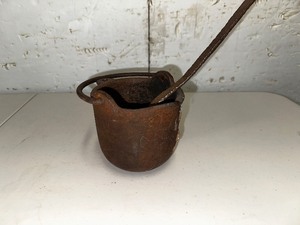 lot 284 image: Vintage Smelting Pot With Ladle