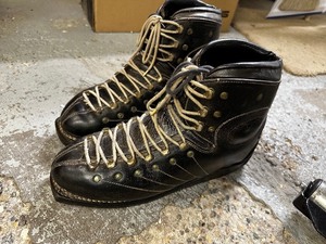 lot 276 image: Vintage Ski Boots