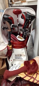 lot 251 image: Vintage MaxFli Golf Clubs With Gophers Driver Covers And Bag