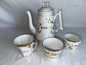lot 23 image: Early 19th Century Norwegian White Porcelain with Gold Accents Erindring (Remembrance) Teapot and Cups