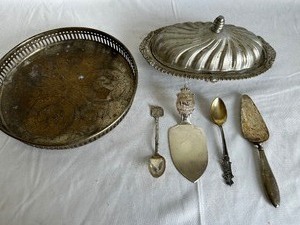 lot 27 image: Vintage Silver Pieces Including Silver Plated Norge Pastry Server