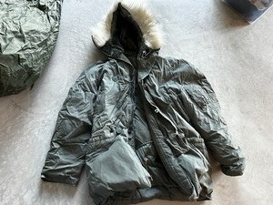 lot 45 image: Military Issue Extreme Cold Weather Olive Drab USAF N3B Parka Size M