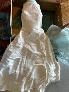 lot 73 image: Womens Wedding Dress Size 10