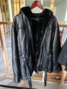 lot 78 image: Mens Vintage Wilsons Leather Zip Up Jacket Lined with Hood Size XXL