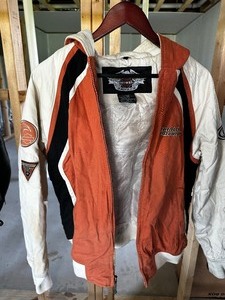 lot 79 image: Authentic Harley Davidson Cloth Bomber Jacket With Hood