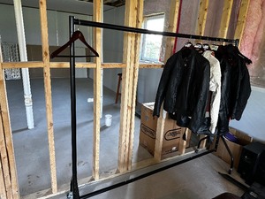 lot 81 image: Black Metal Hanging Rack