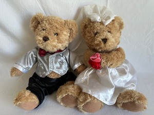 lot 8 image: Wedding Bride And Groom Bears. Measuring 13 Tall